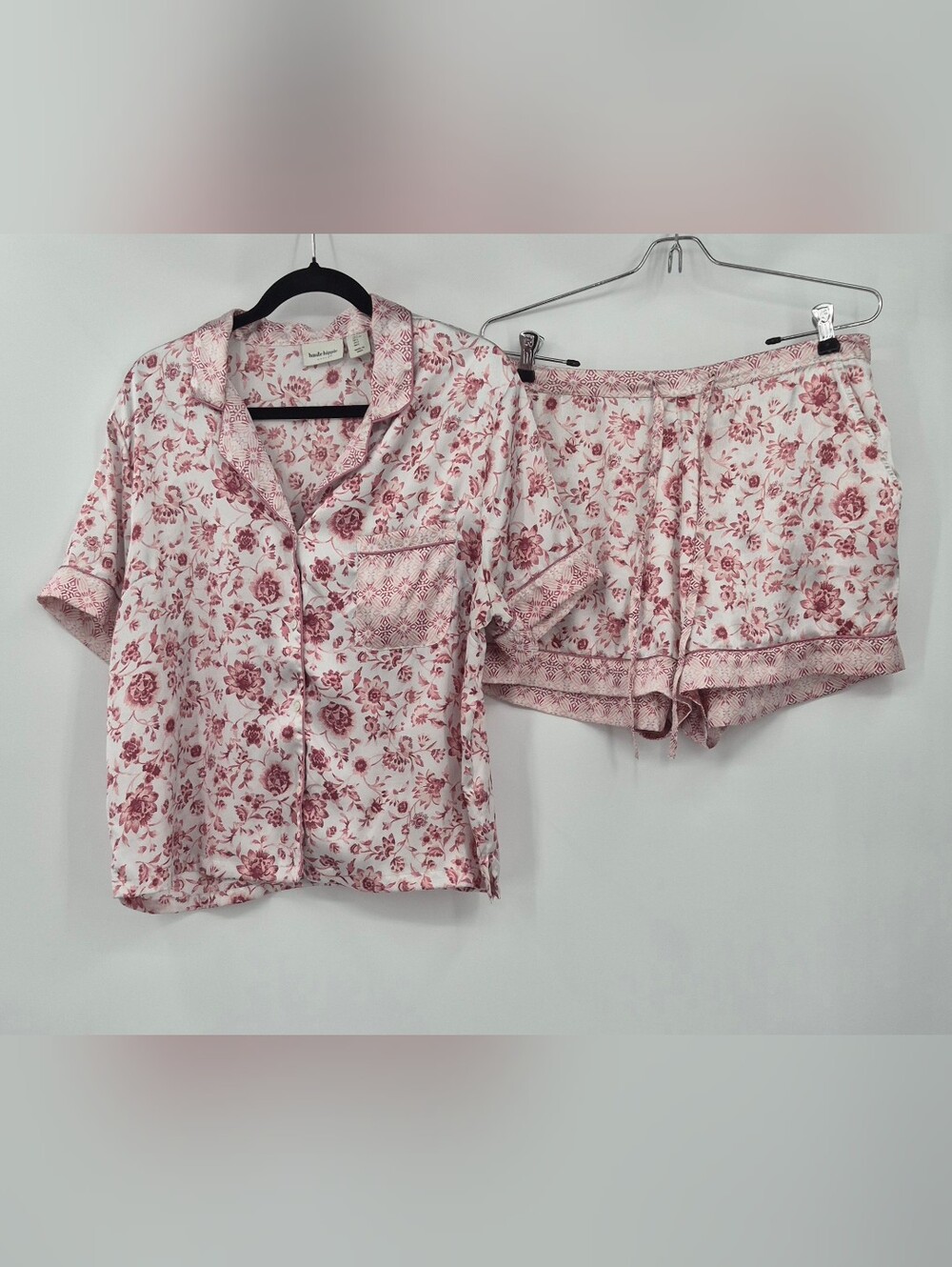 Haute Hippie Pajama Set Large PJ Floral Satin Feel Cottage Core Shorts Top